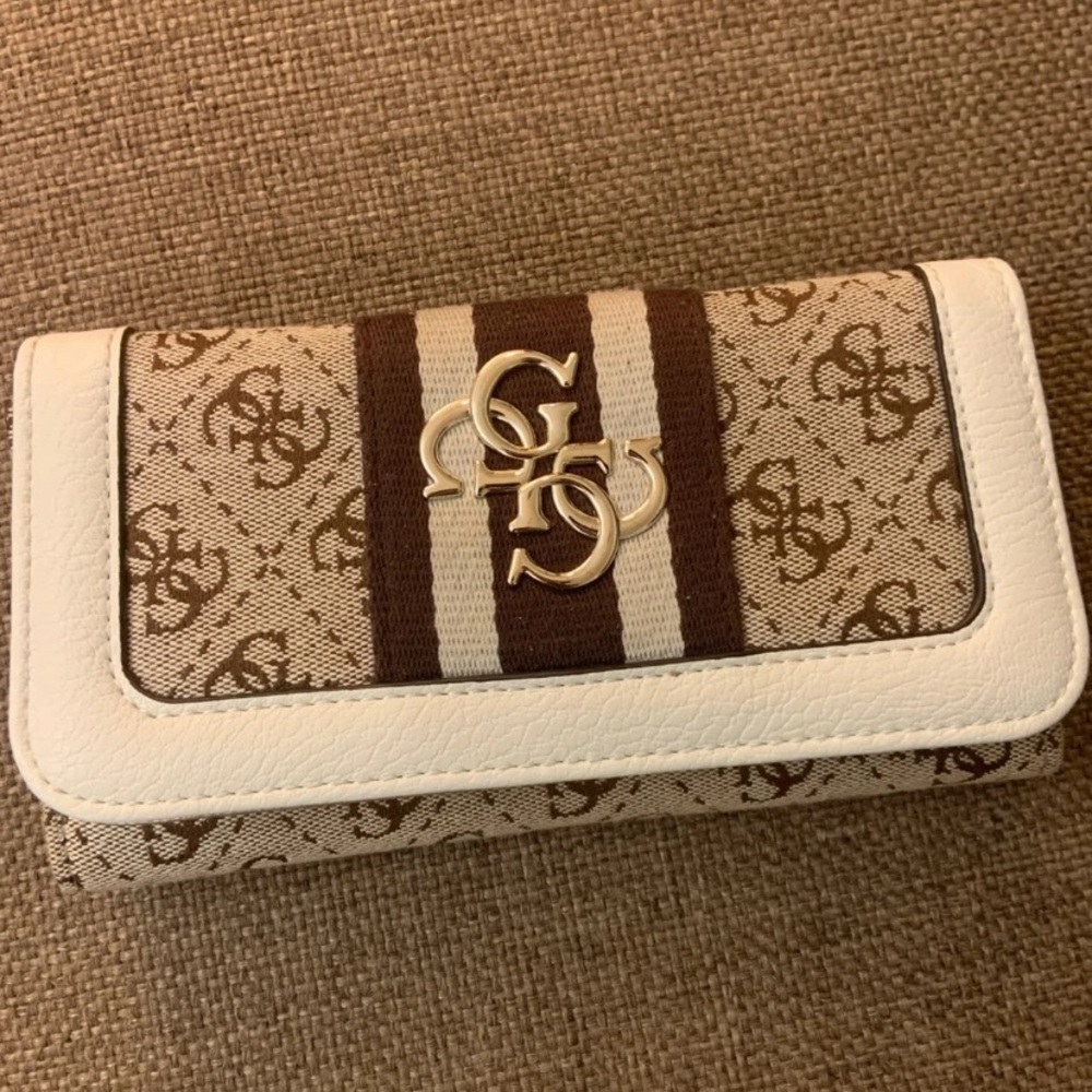 Brand New Guess Wallet!